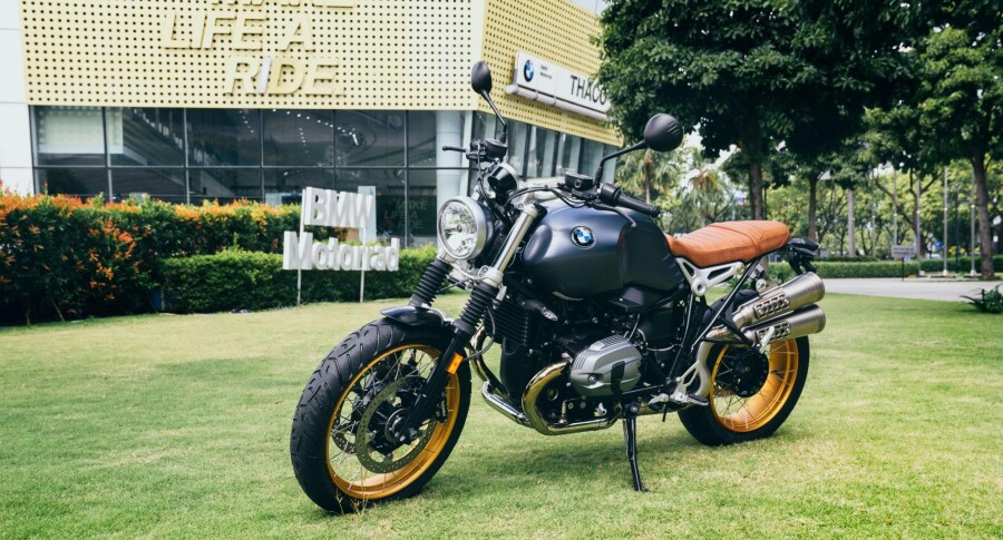 Cận cảnh BMW R NineT Scrambler mâm căm vàng
